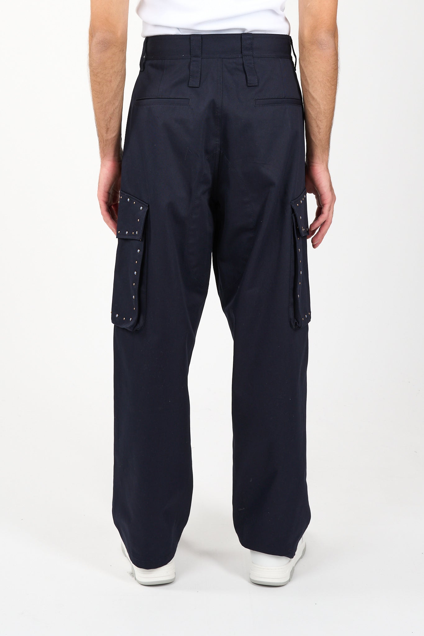 Pantaloni cargo con borchie