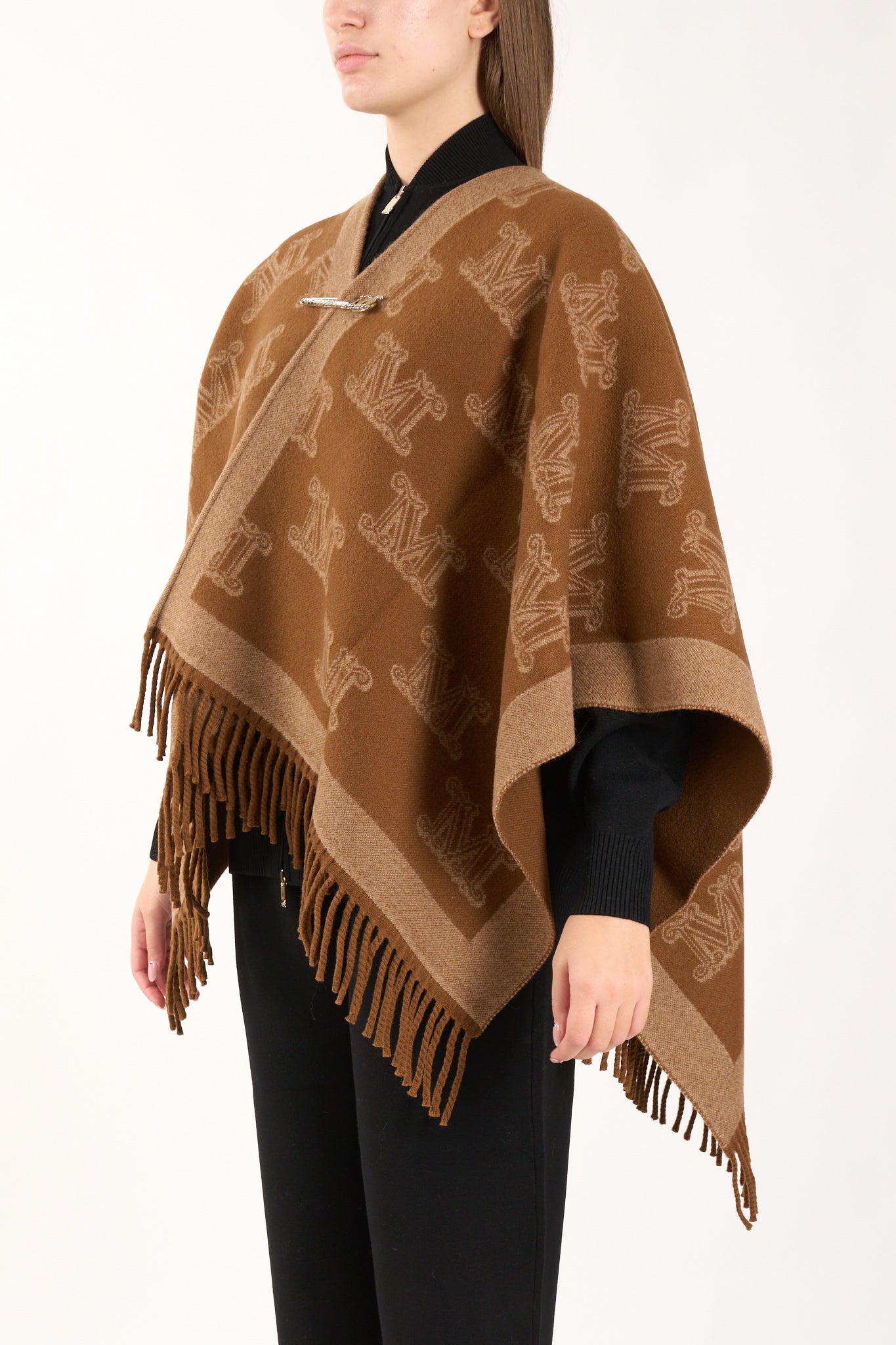 poncho in lana modello frinestd