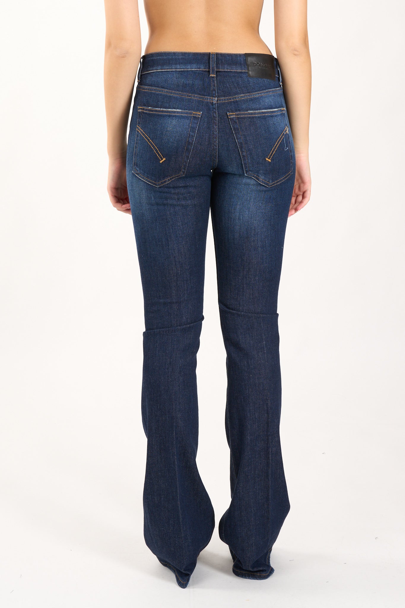 jeans a zampa modello new lola