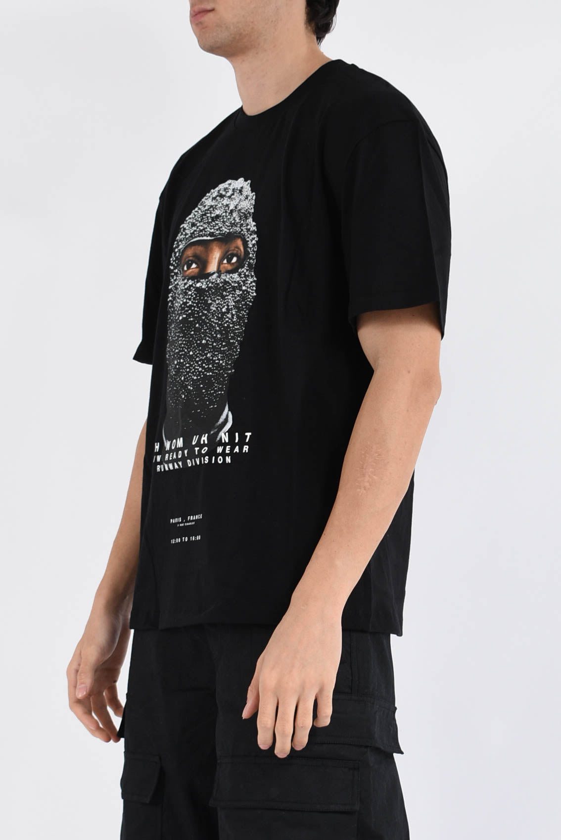 t-shirt black mask