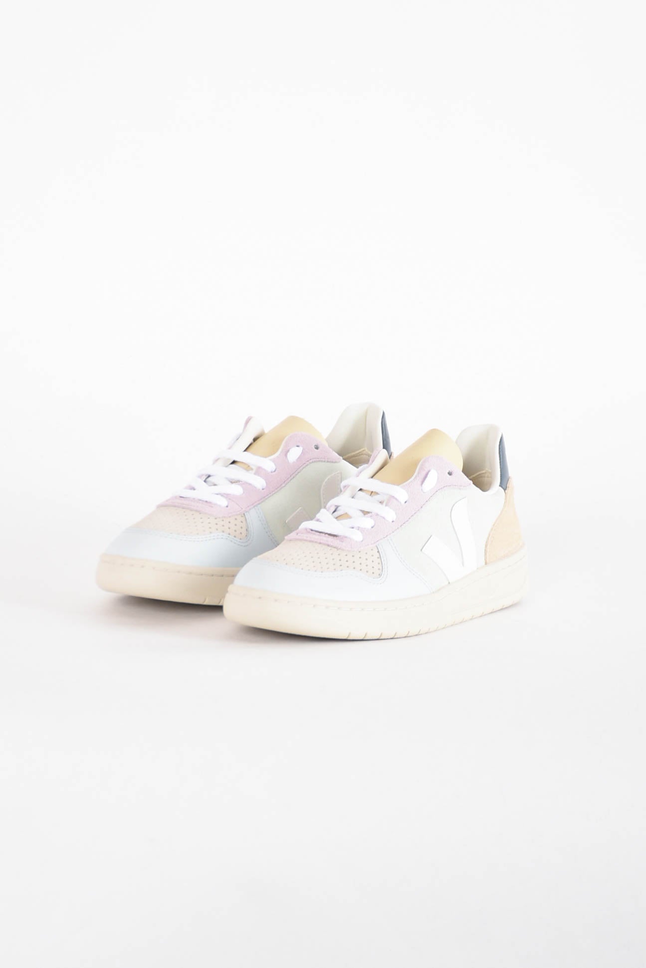 VEJA sneakers in pelle modello v-10