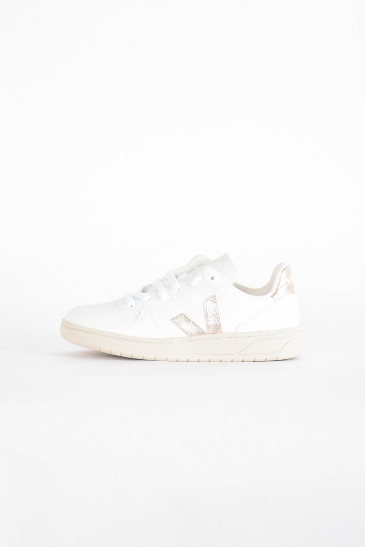 VEJA sneakers in pelle modello v-10